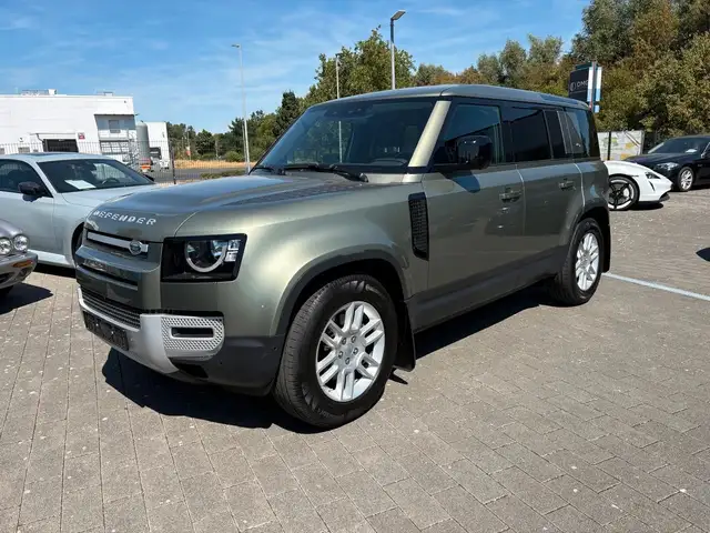 Land Rover Defender view 4