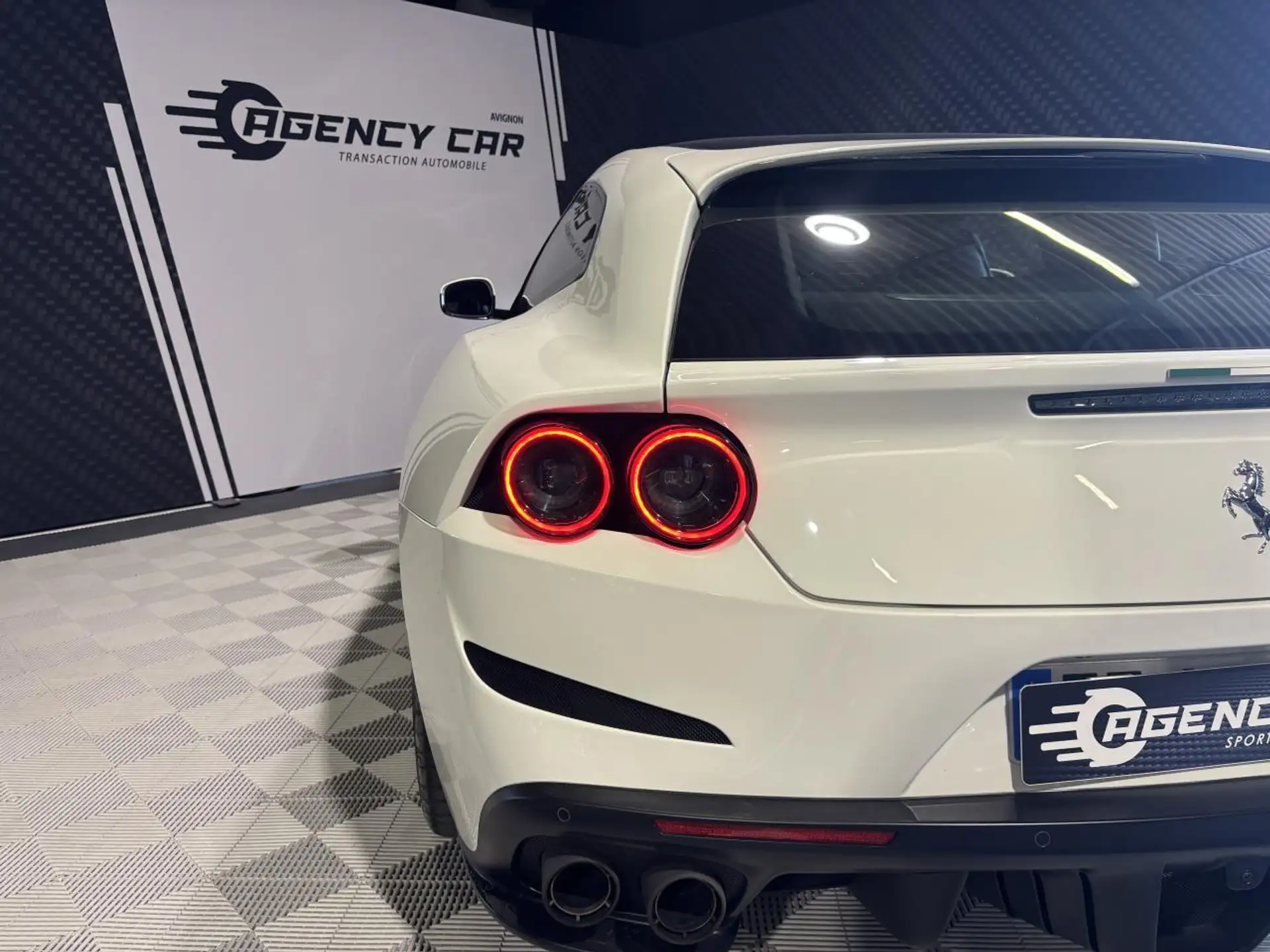 페라리 GTC4 루쏘 2018 흰색 사진 5