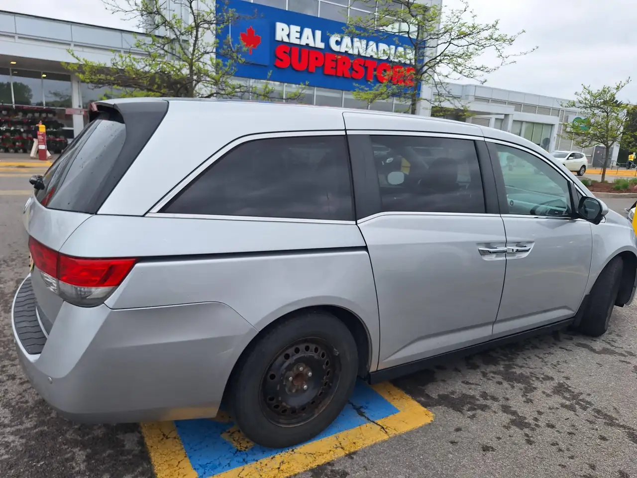 Honda Odyssey снимка Honda Odyssey