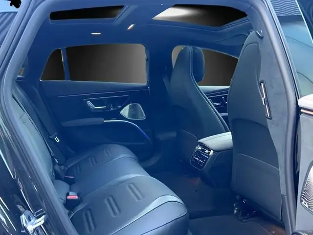 Mercedes-Benz Eqs view 9