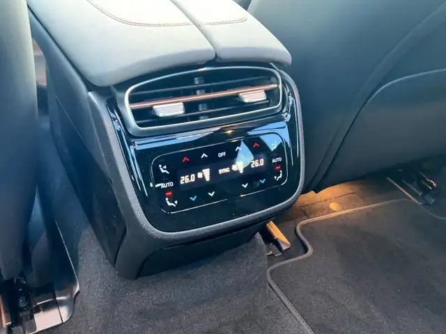 Mercedes-Benz Eqs view 10