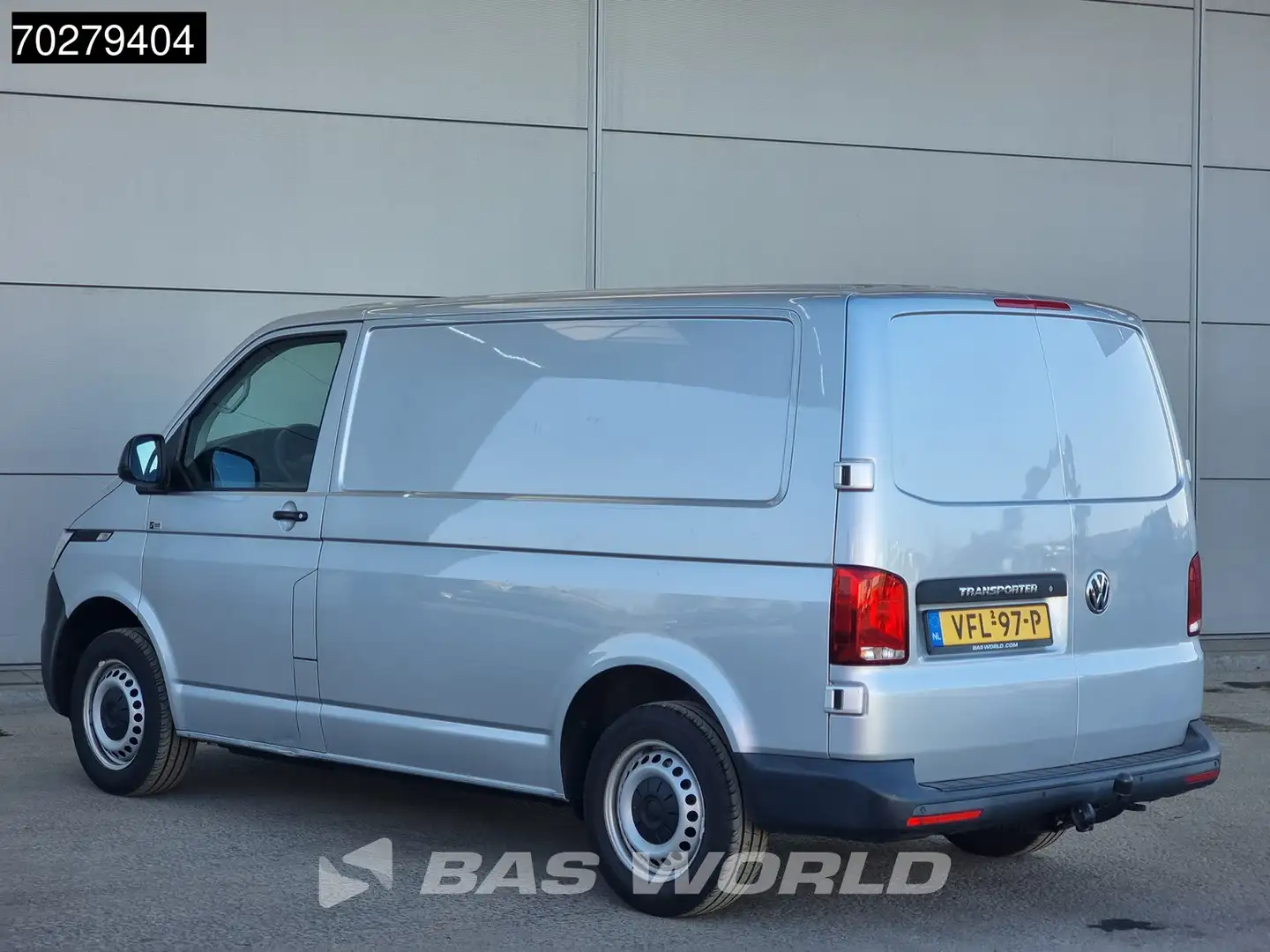 Volkswagen Transporter 90pk L1H1 Nwe model Navi Trekhaak Airco Cruise Eur Zilver - 2