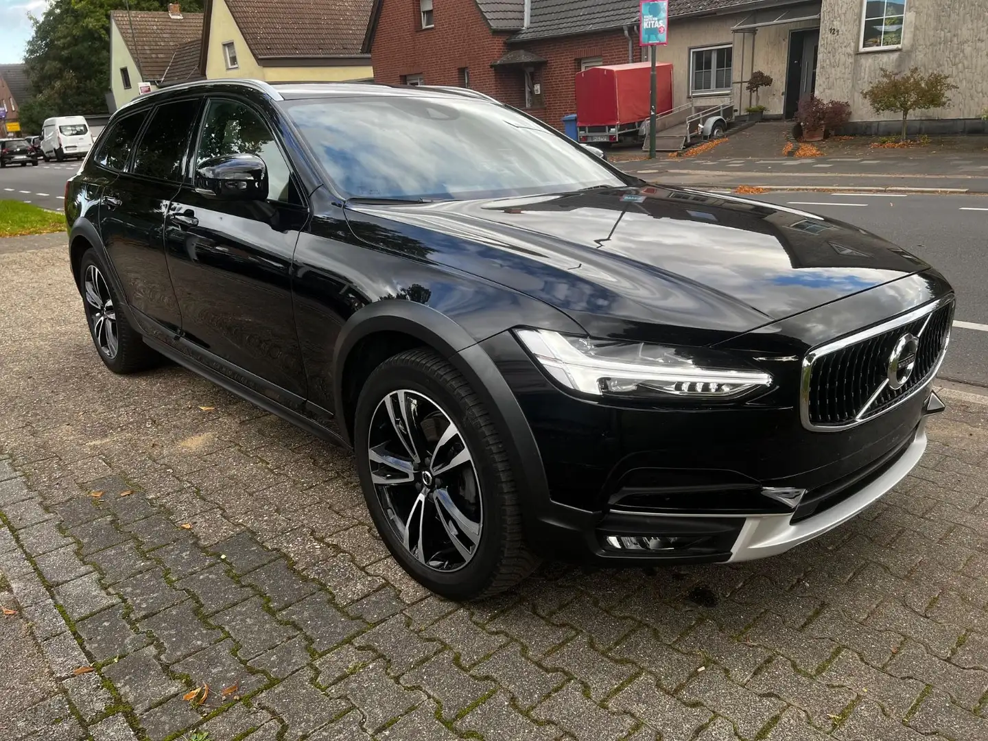 Volvo V90 Cross Country Pro AWD 1.HD/PDC/NAVI/AHK Schwarz - 1