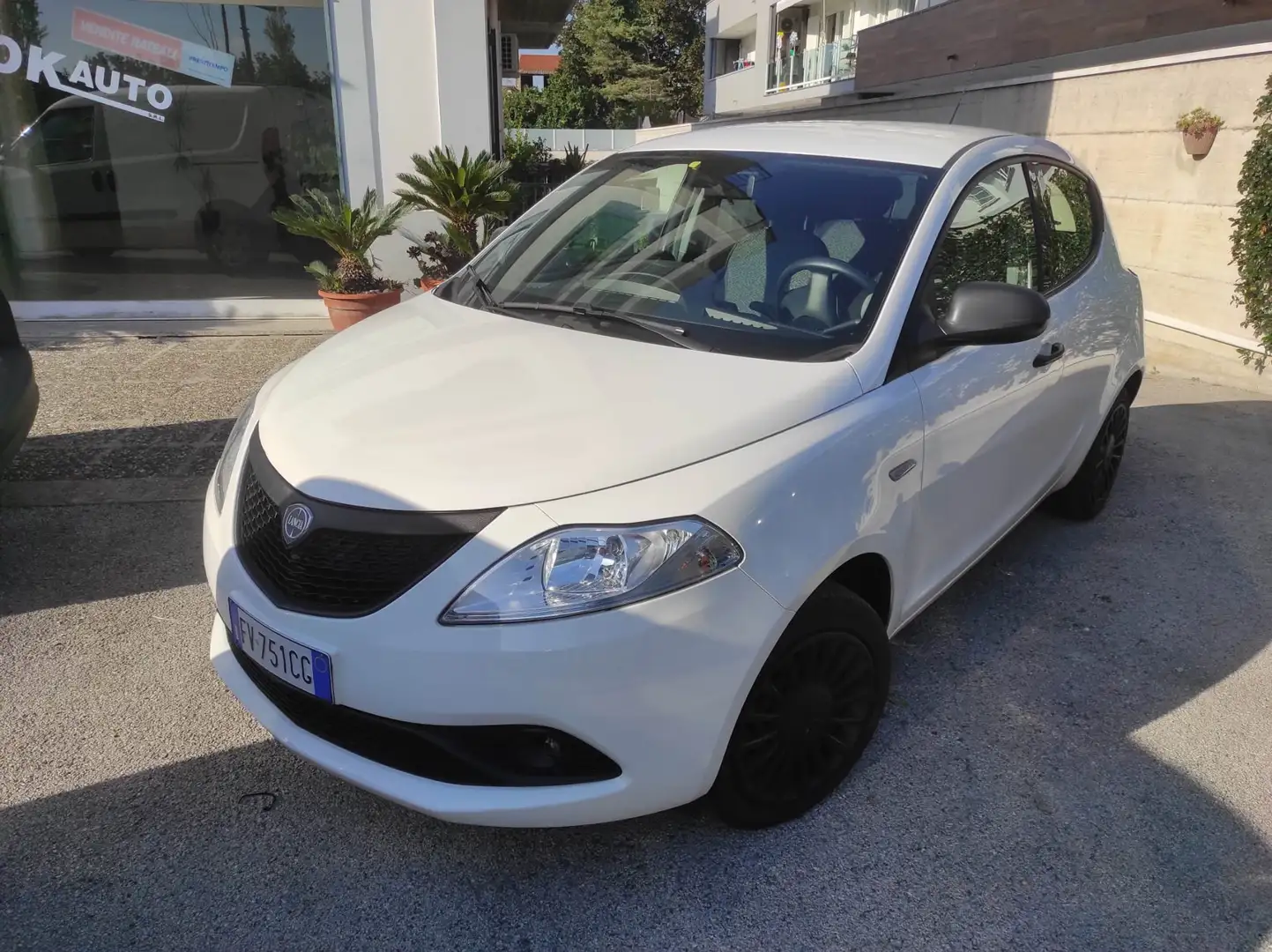 Lancia Ypsilon Ypsilon III 2015 1.2 Elefantino Blu s Blanc - 1