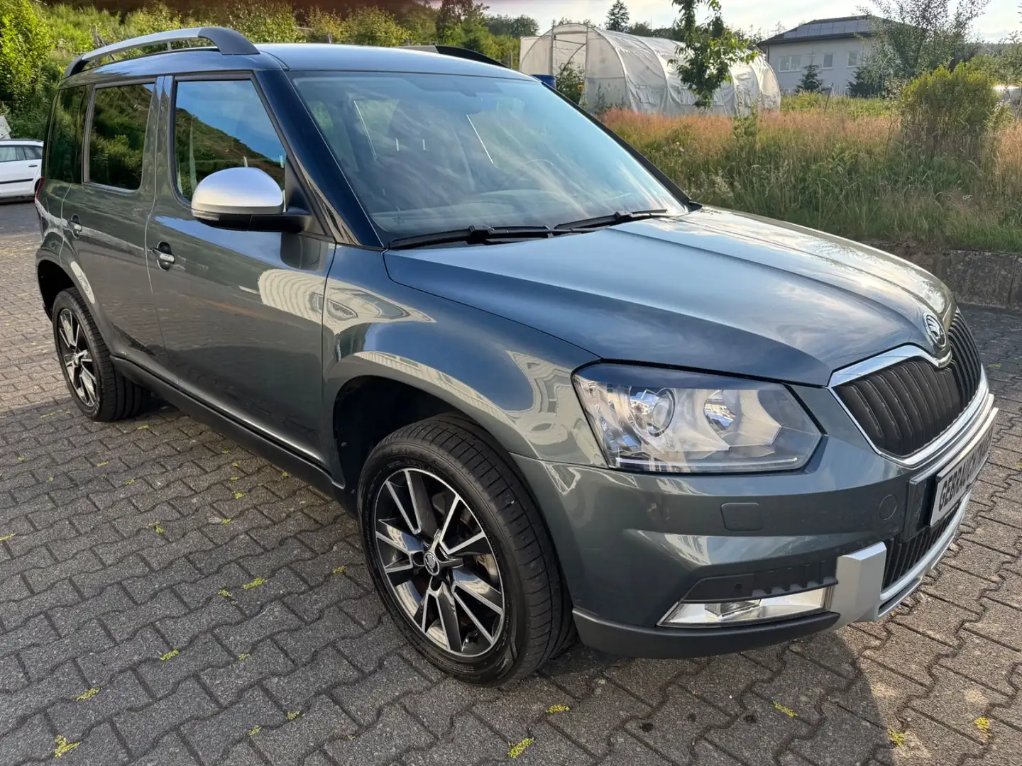 Skoda Yeti Ambition Outdoor 4x4-Bi Xenon-AHK-Tüv neu- Grigio - 1