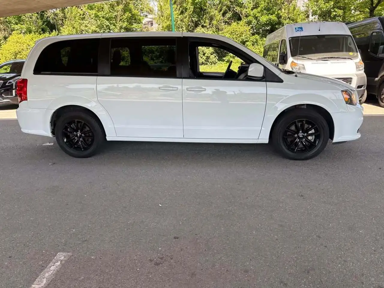 Dodge Grand Caravan снимка Dodge Grand Caravan