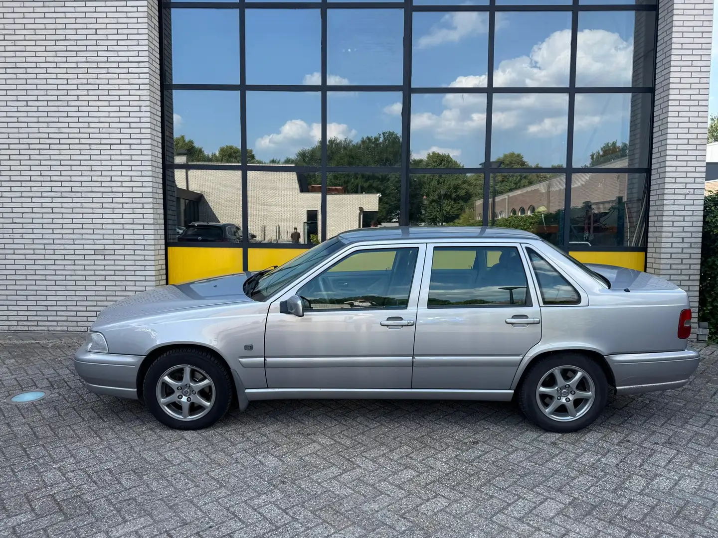 Volvo S70 2.5 Luxury-Line 5 cilinder, trekhaak & de oer Volv Grijs - 2