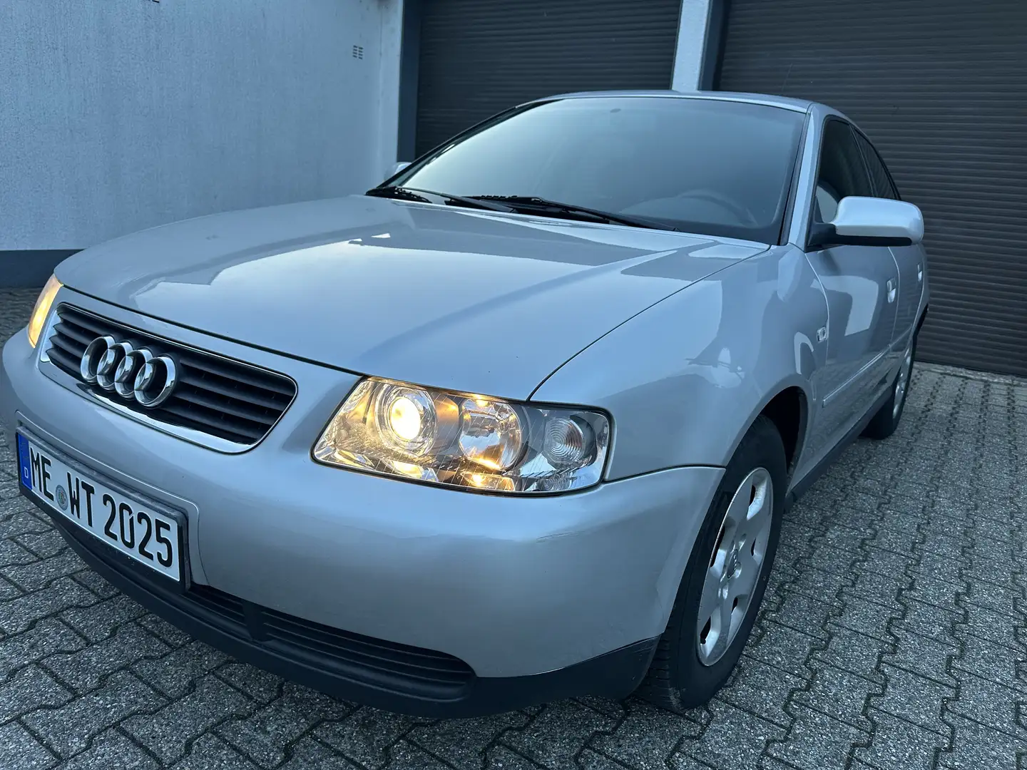 Audi A3 1.6 Ambiente - 1