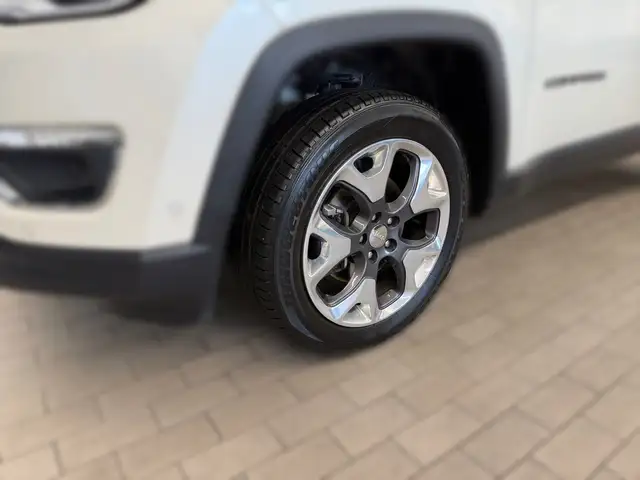 Jeep Compass view 3