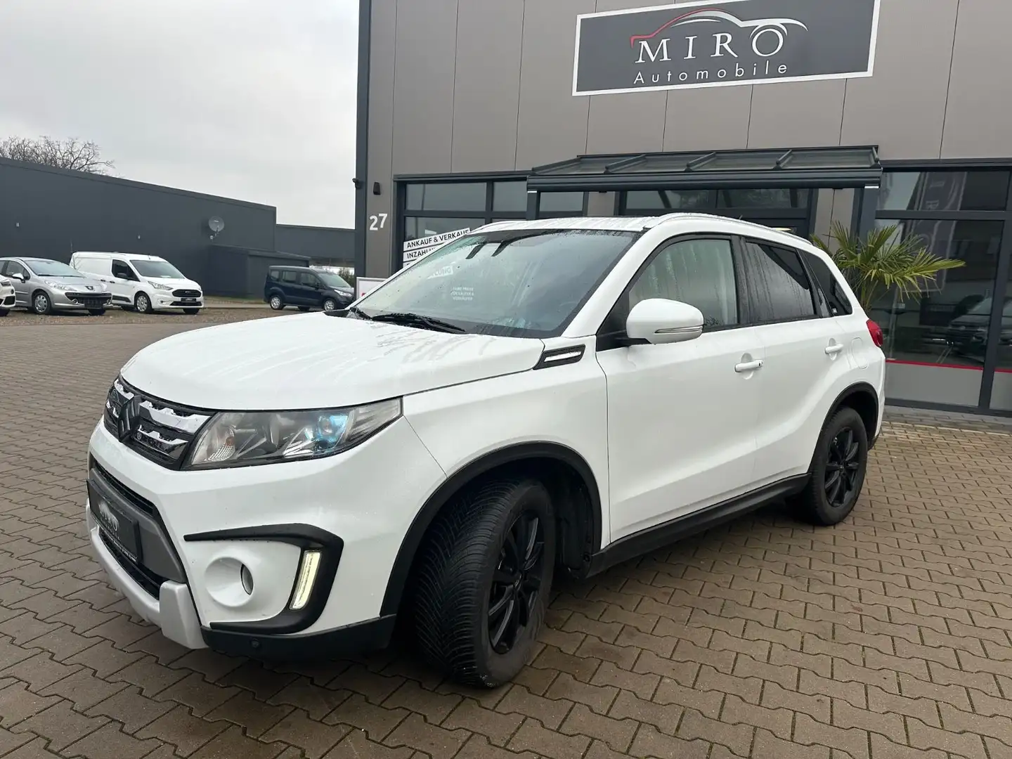 Suzuki Vitara DiS Comfort+ 4x2/ KAMERA/ PANORAMADACH Weiß - 2