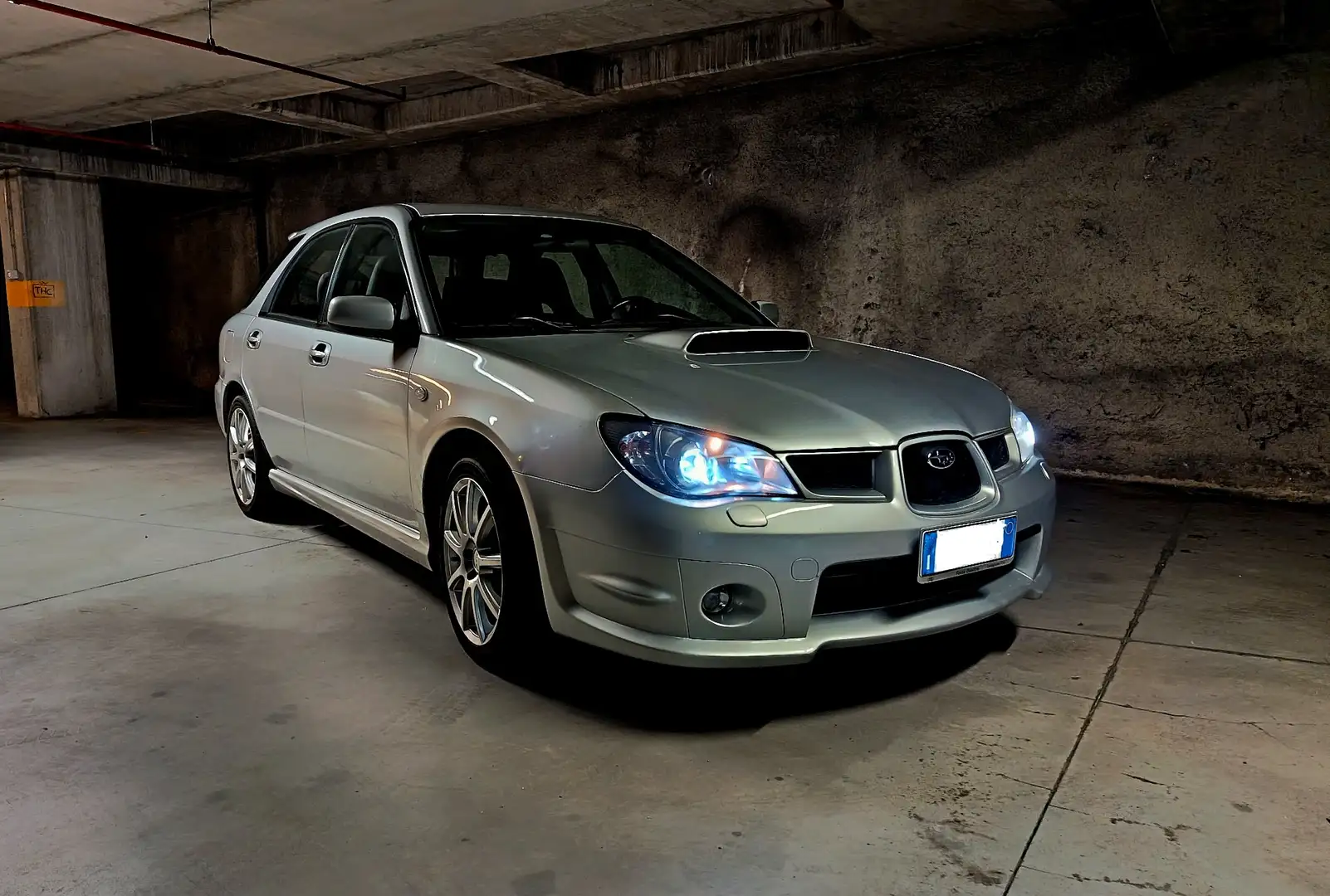 Subaru Impreza SW 2.5 WRX awd ASI Gris - 1