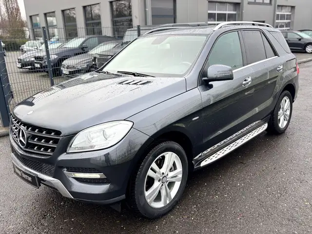 Mercedes-Benz ML 350 ML-350 BlueEfficiency Navi+Camera/Leder/SD/EURO5