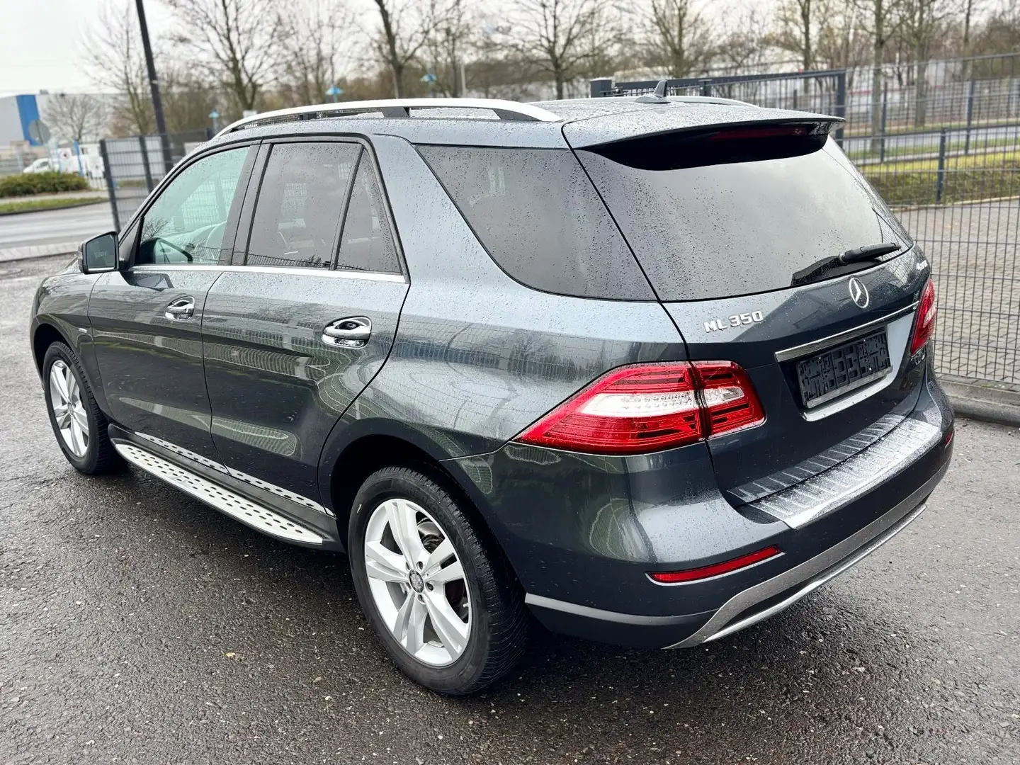 Mercedes-Benz ML 350 ML-350 BlueEfficiency Navi+Camera/Leder/SD/EURO5 Gris - 2