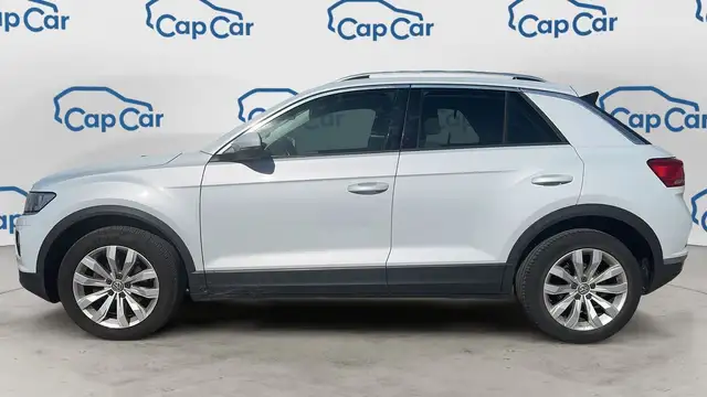 Volkswagen T-Roc view 2