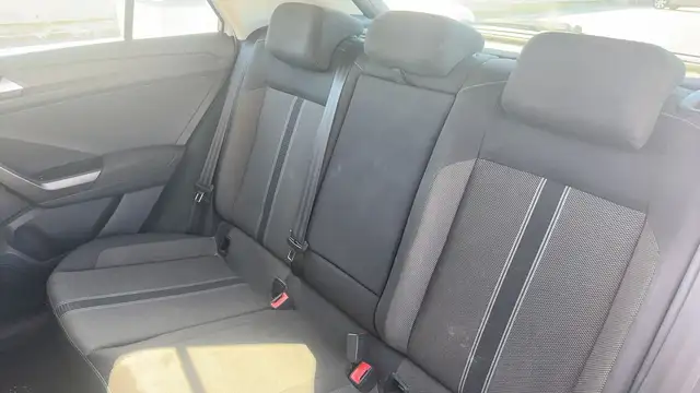 Volkswagen T-Roc view 9