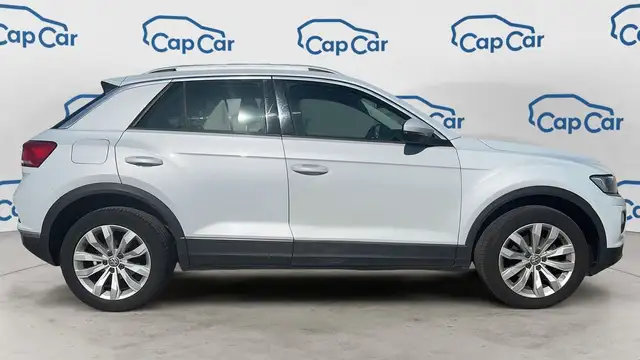 Volkswagen T-Roc view 4