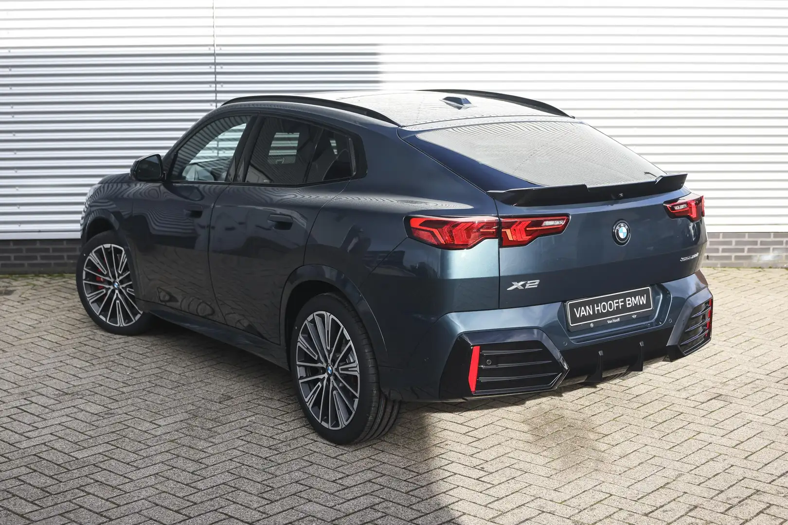 BMW X2 sDrive20i High Executive M Sport Automaat / Panora Grijs - 2