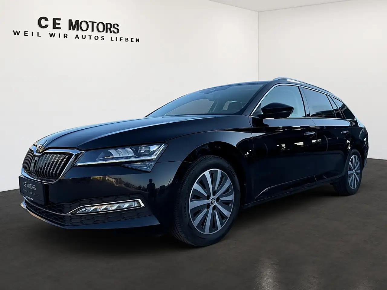 Skoda Superb 2.0 TDI Style | AHK | ACC | VIRTUAL — photo 1 of 40