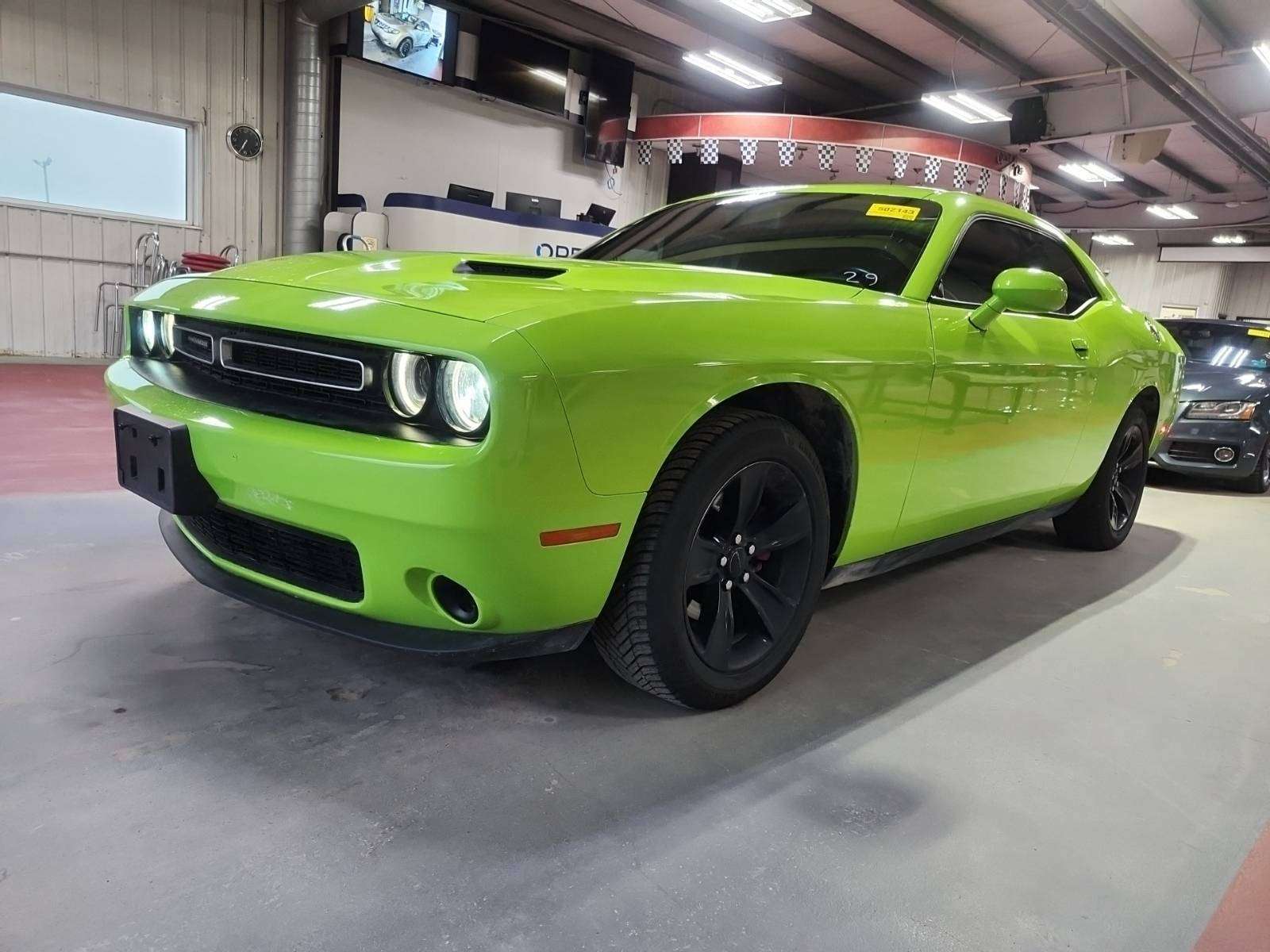 White 2023 Dodge Challenger Coupe Rear-Wheel Drive Automatic
