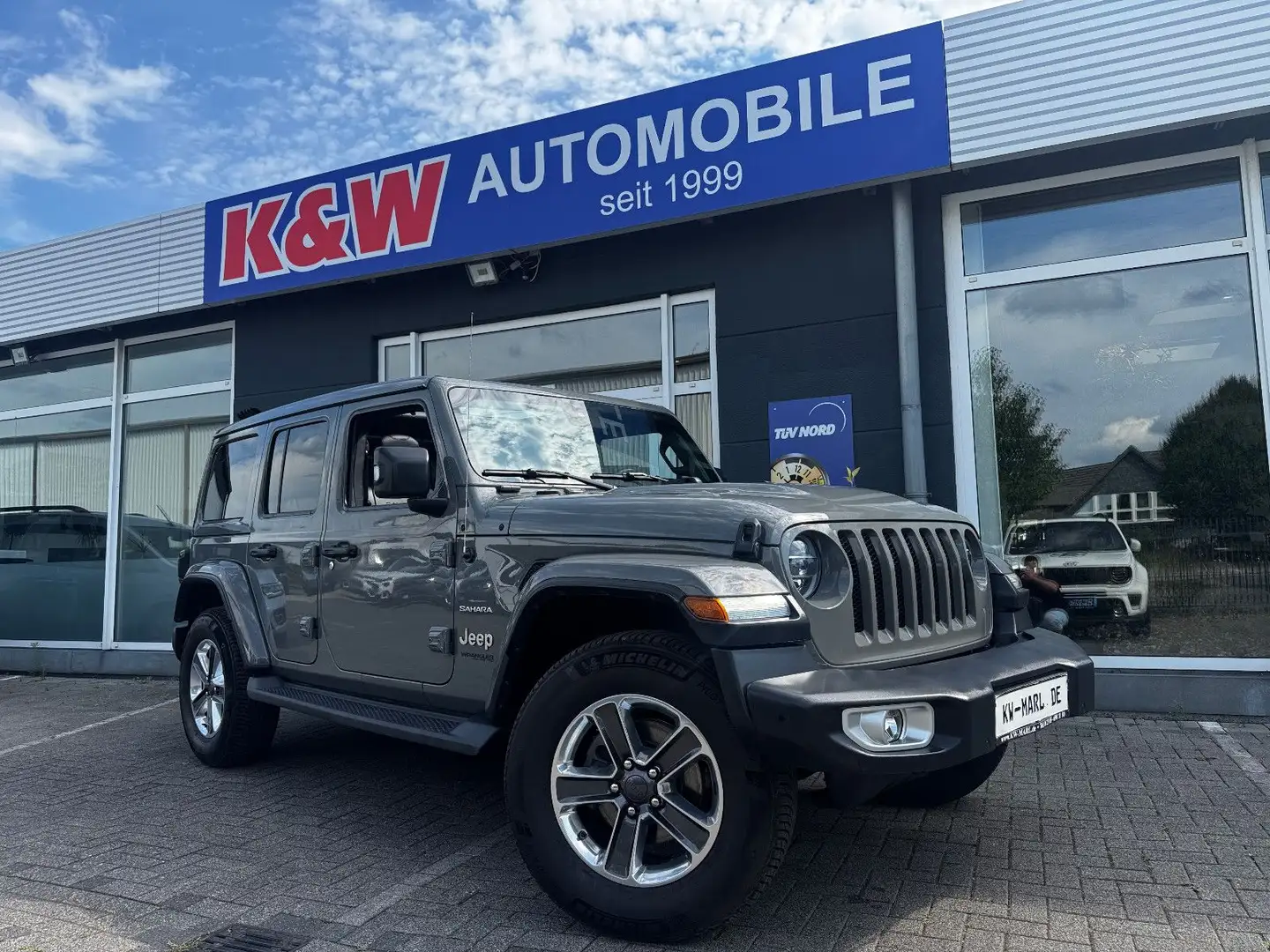 Jeep Wrangler Unlimited Sahara SKY ONE TOUCH SPERRE AHK NAVI Grau - 1