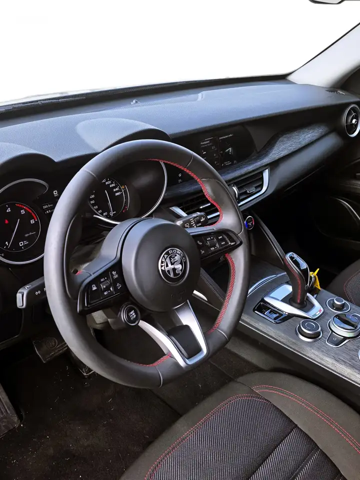 Alfa Romeo Stelvio 2021
