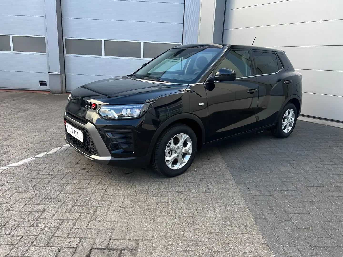 KGM Tivoli 1.5 P Bronze VERKOCHT/SOLD Noir - 1