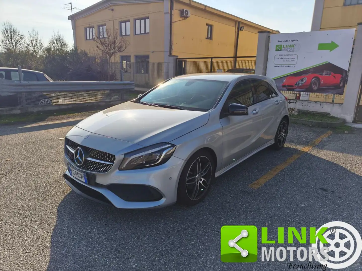 Mercedes-Benz A 180 Premium Grau - 1