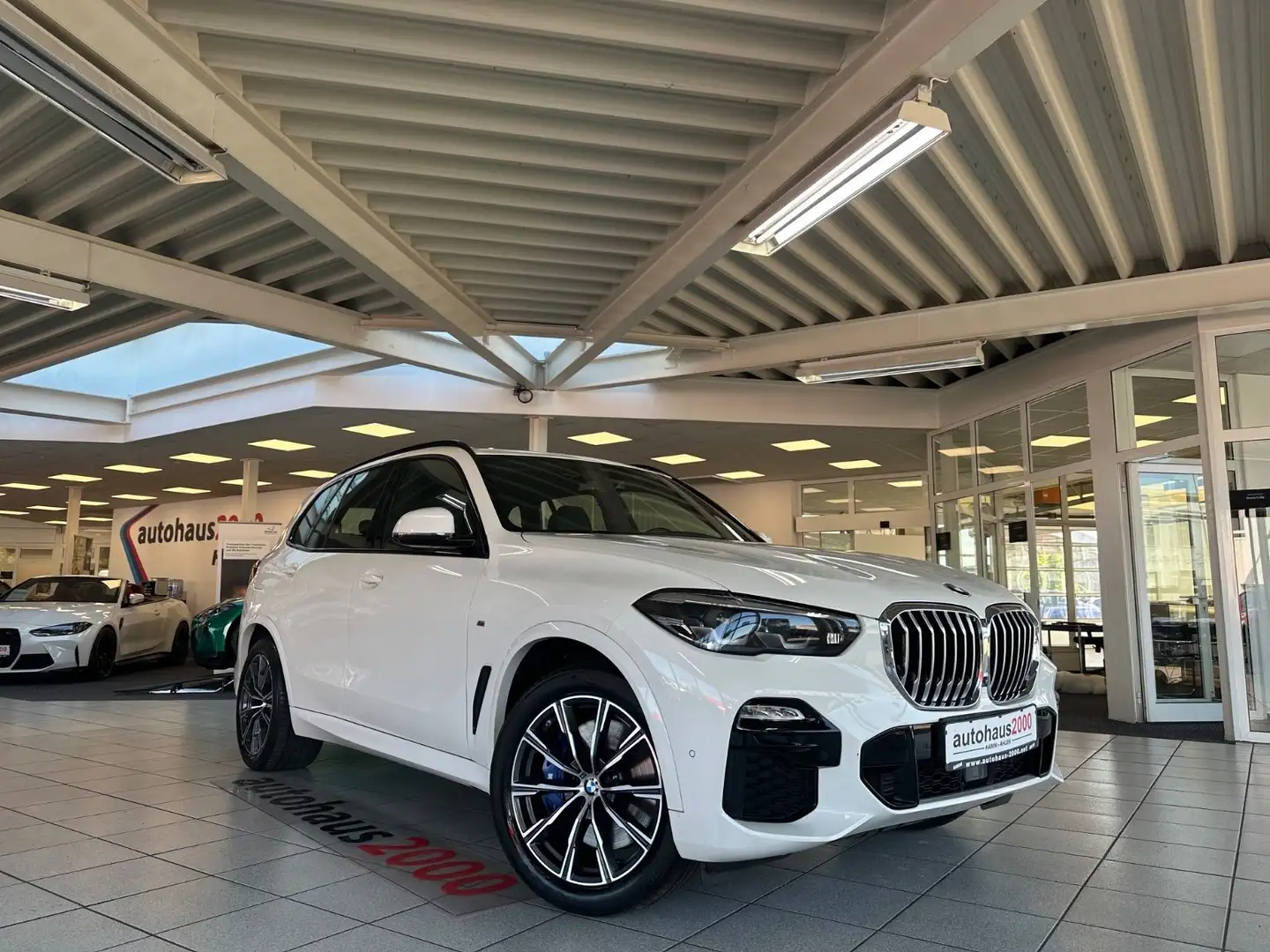 BMW X5 xDrive 45e M Sportpaket LED/HUD/360°/AHK/H&K Weiß - 1