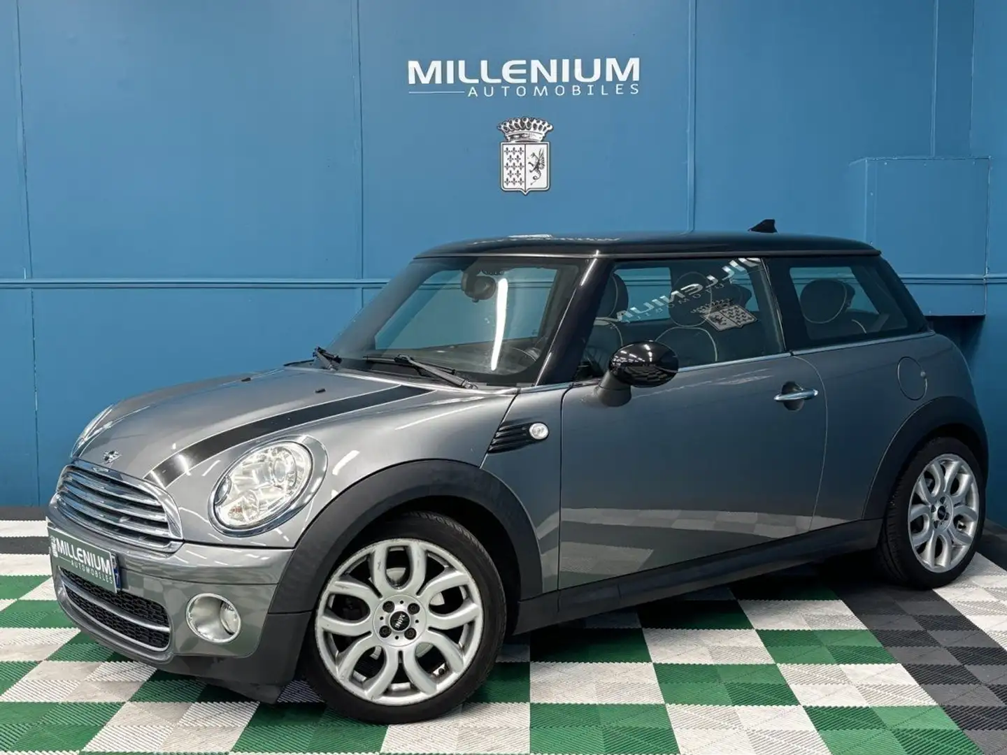 MINI Cooper D 110CH PACK CHILI Gris - 1