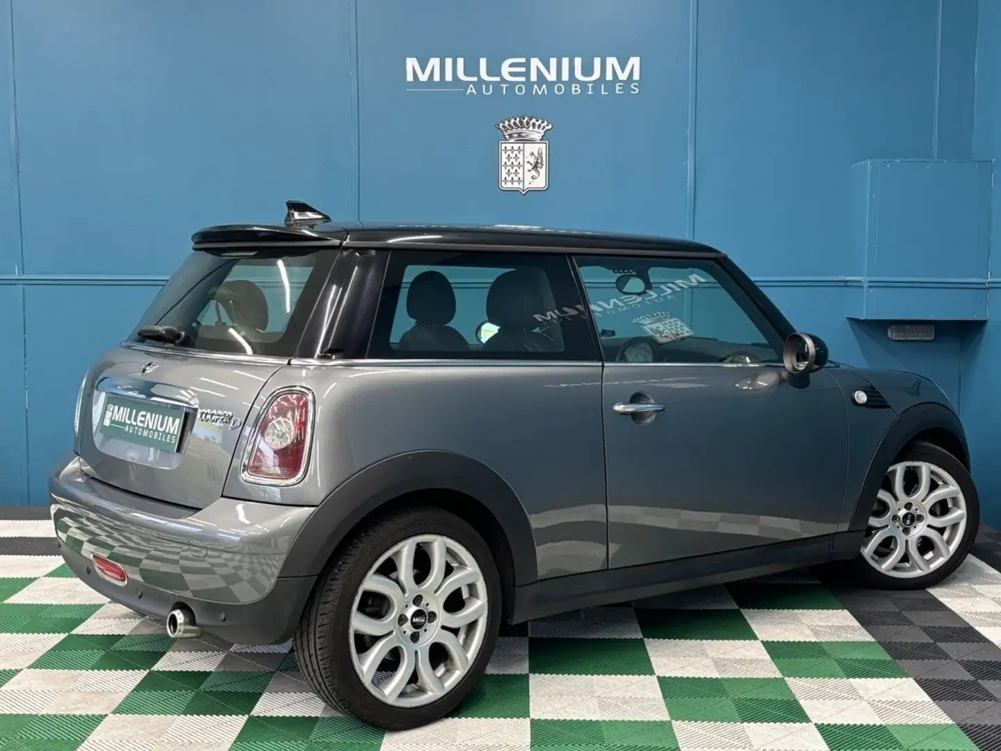 MINI Cooper D 110CH PACK CHILI Gris - 2
