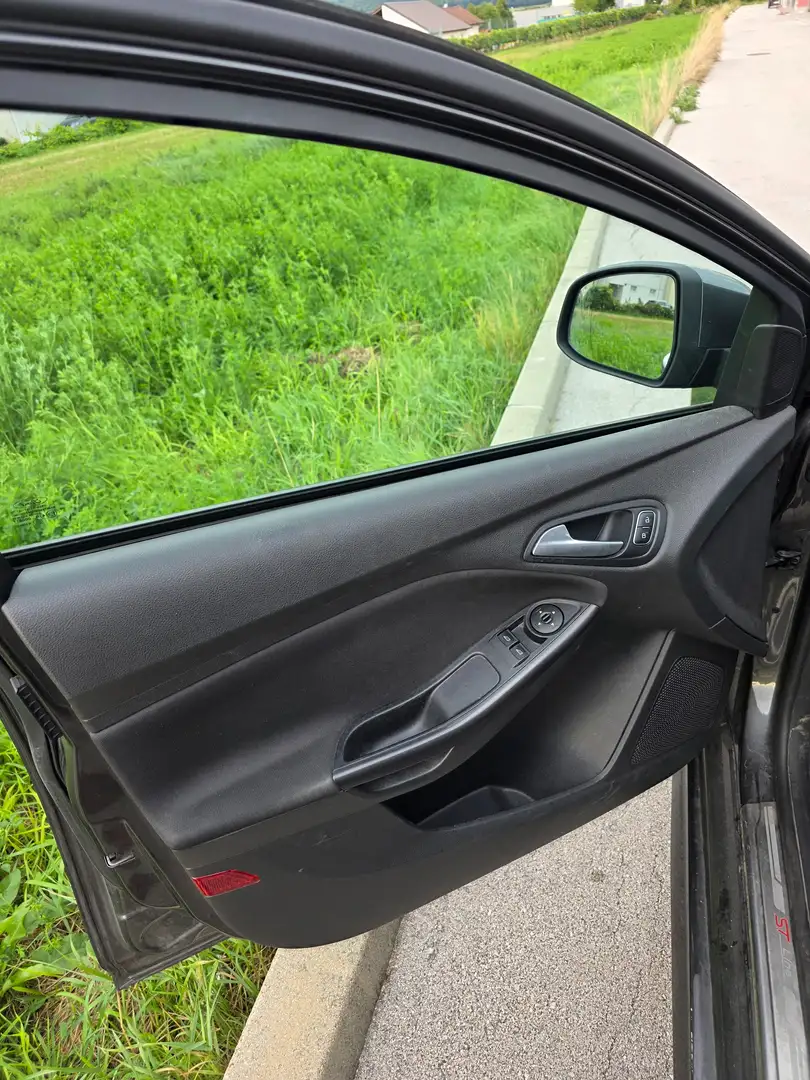 Ford Focus **Neuer Montor!** Grau - 2