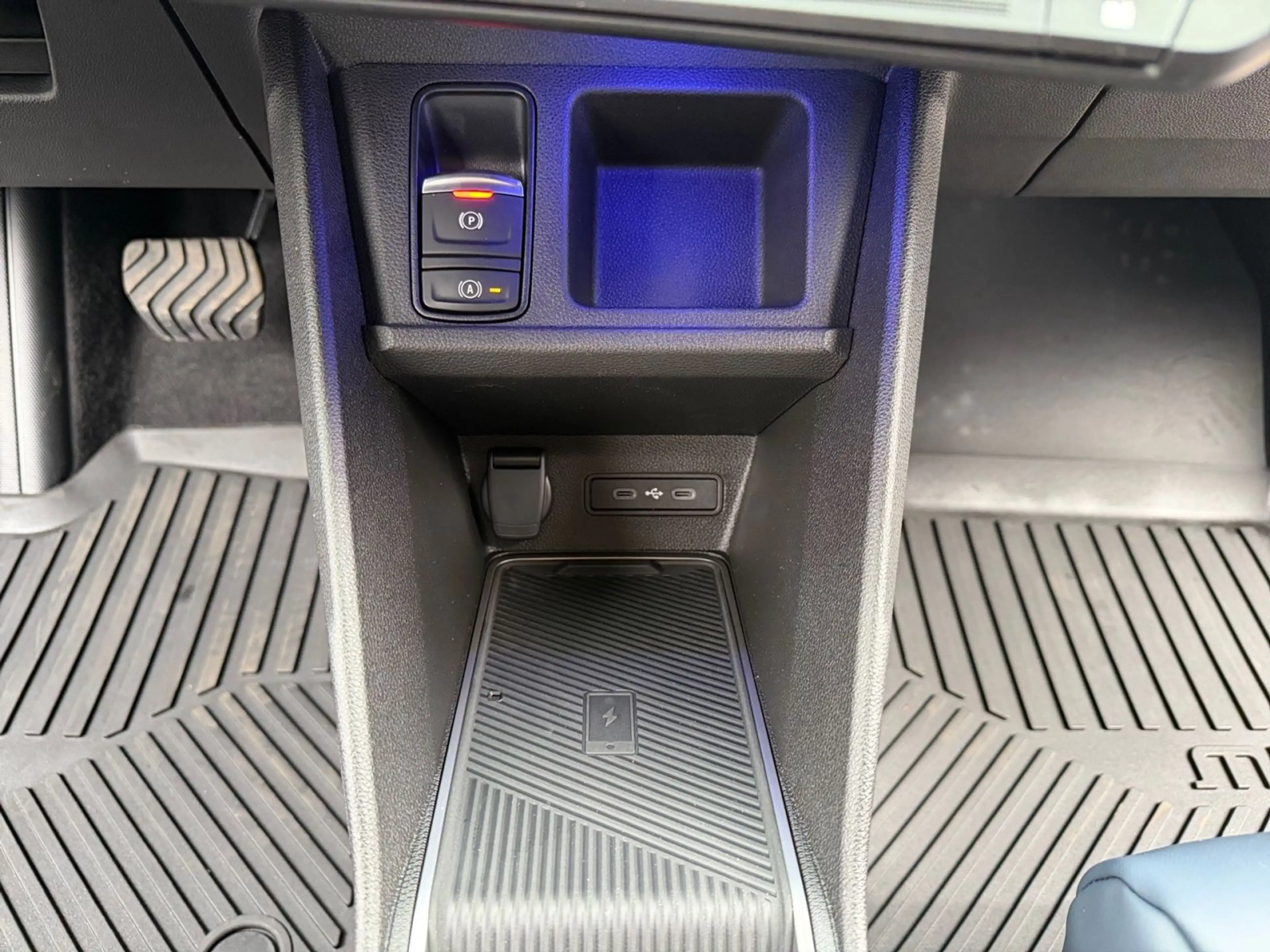 Nissan Micra 52 kWh Evolve, ProPilot, SHZ, Kamera, HK — photo 14