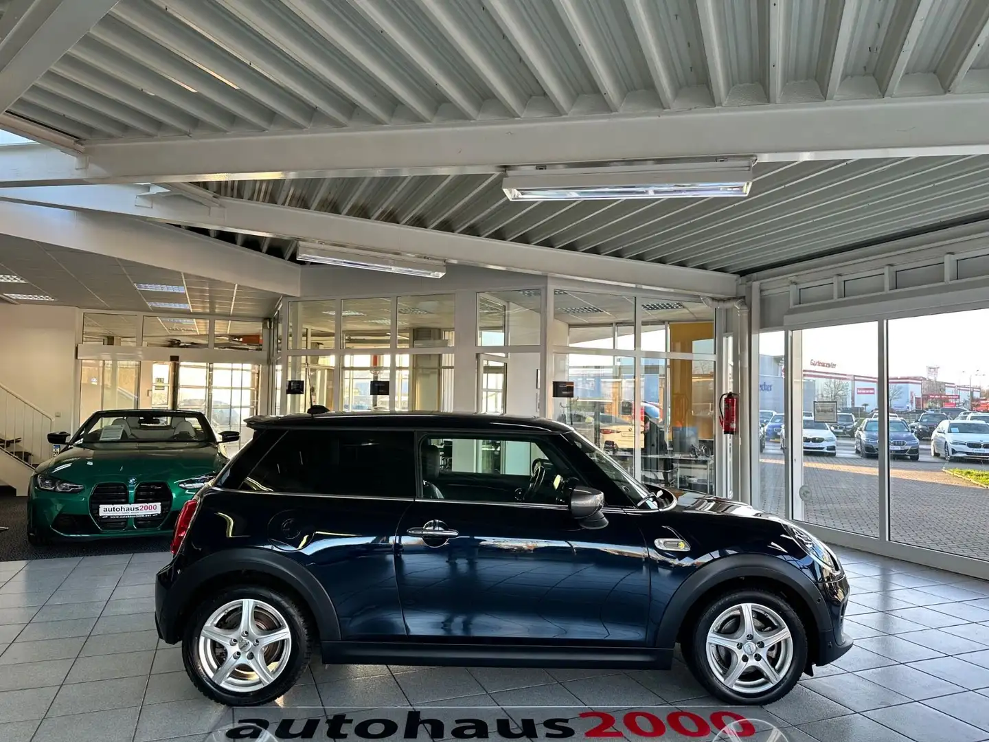 MINI Cooper SE Trim XL AUT./LED/HUD/CAM/H&K/PANO/NAVI Schwarz - 2