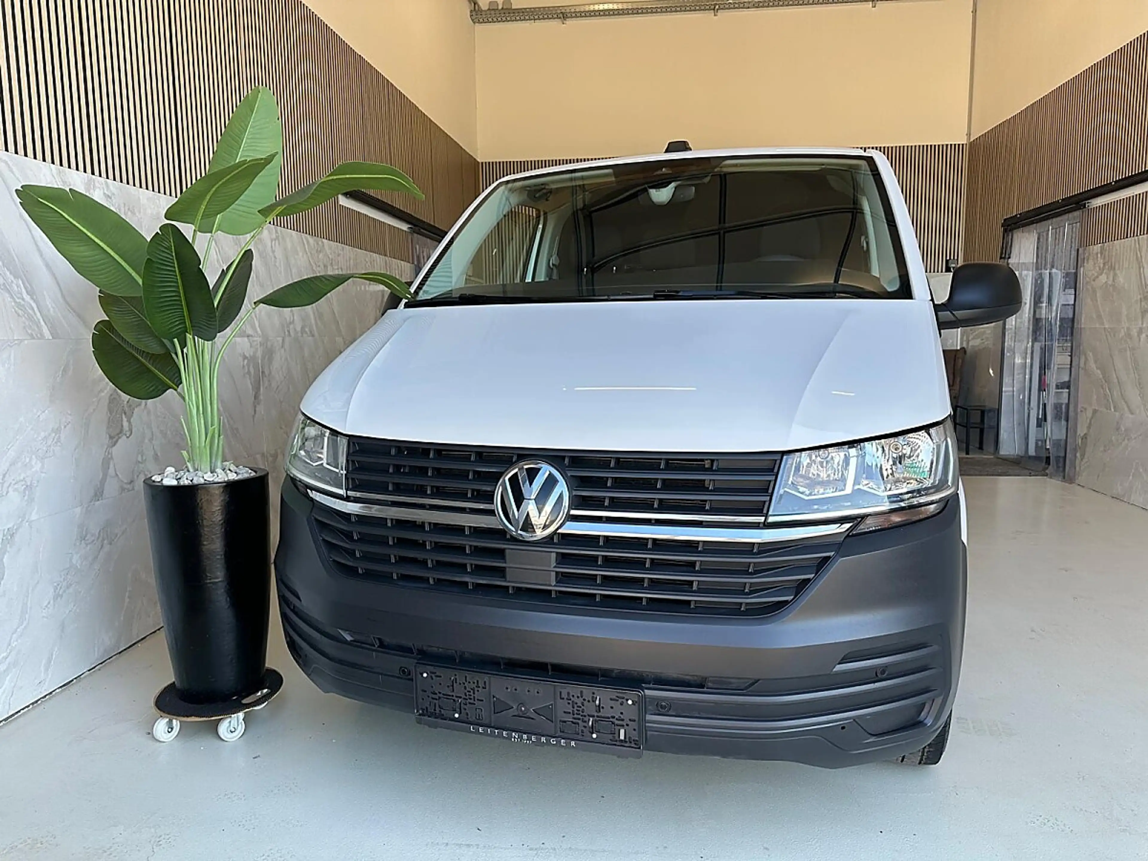Volkswagen T6.1 Transporter L1 Flügel Front Assist, Tempomat, Einparkhilfe,...