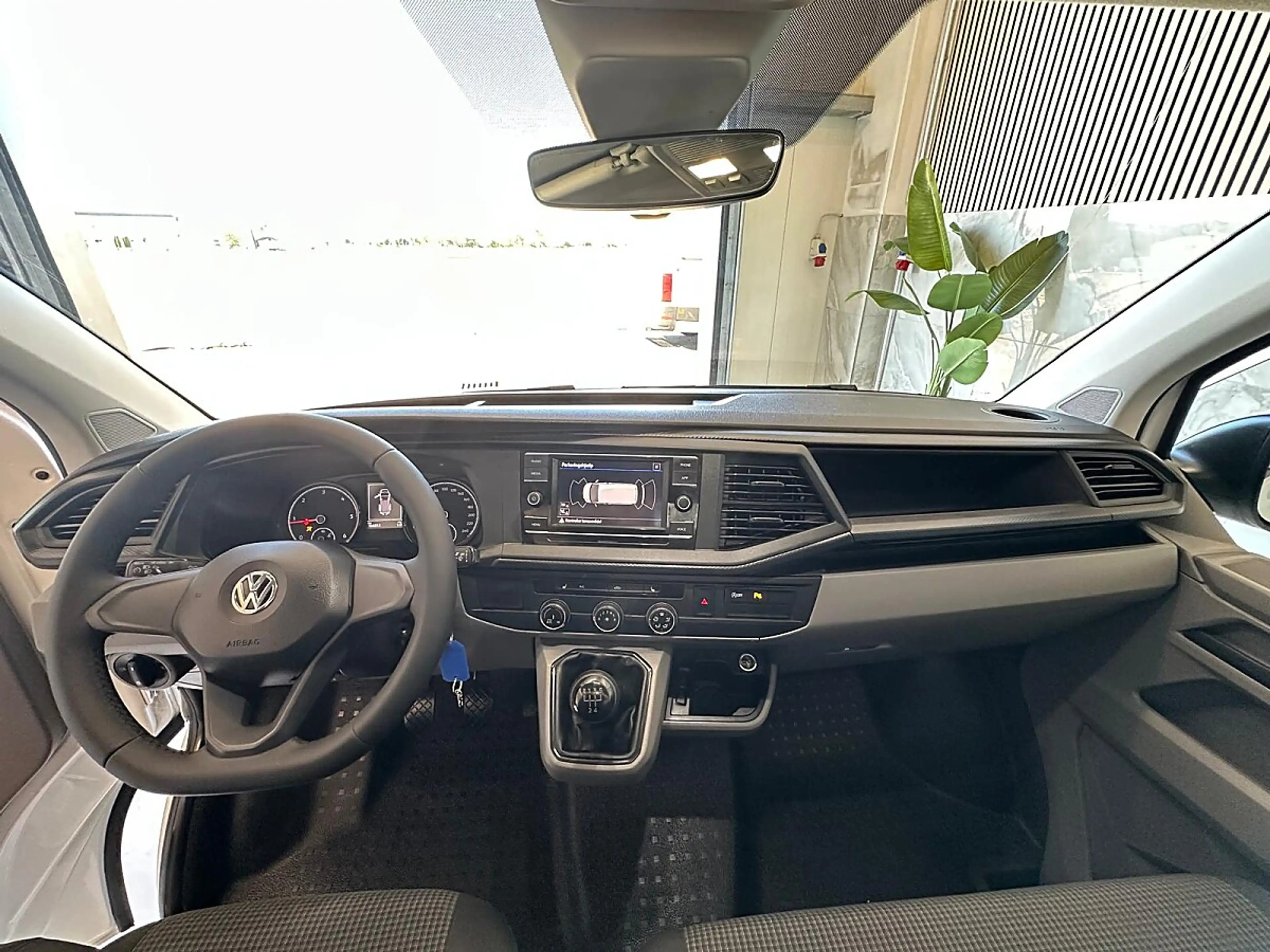 Volkswagen T6.1 Transporter L1 Flügel Front Assist, Tempomat, Einparkhilfe,... — photo 2