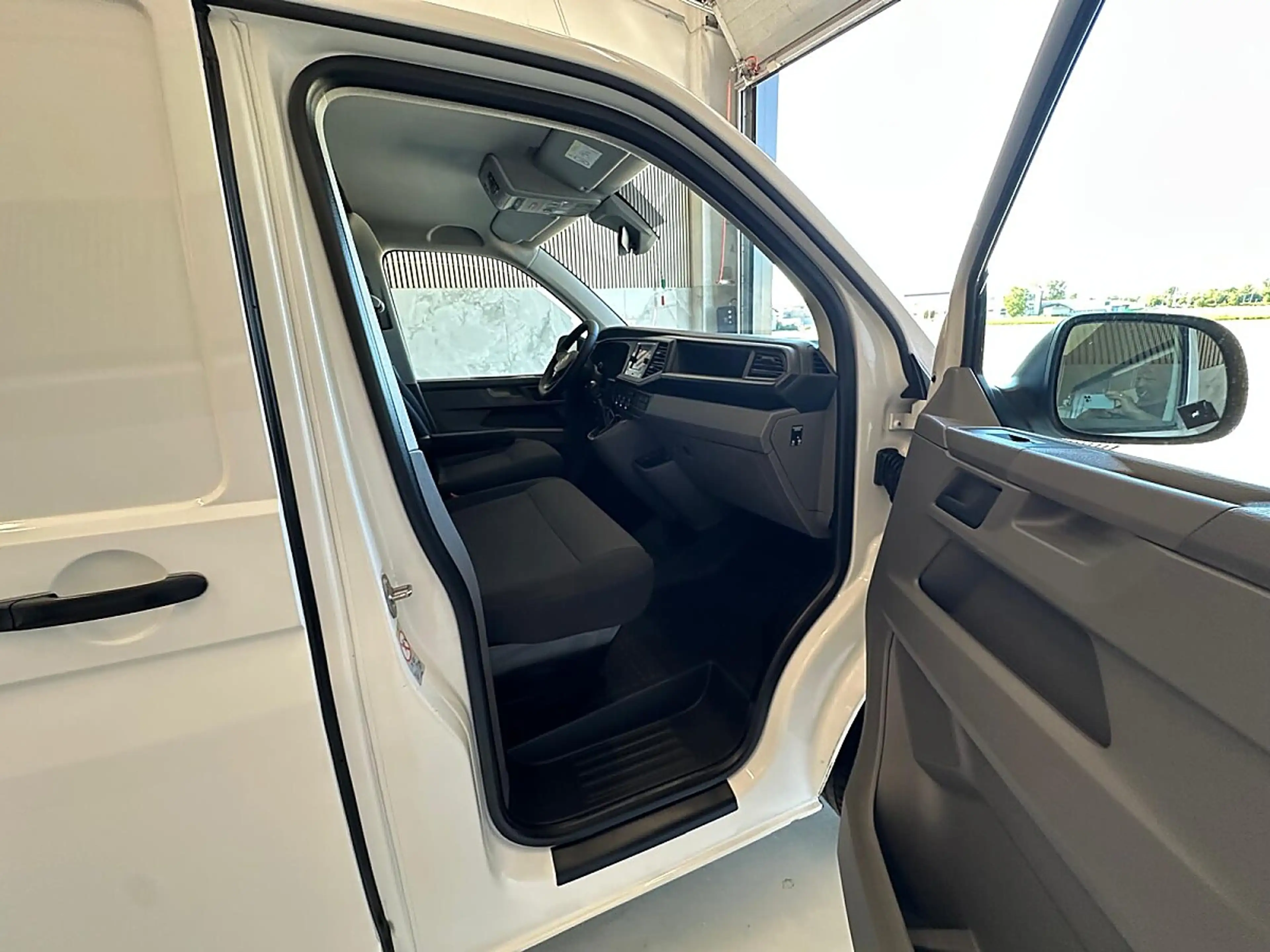 Volkswagen T6.1 Transporter L1 Flügel Front Assist, Tempomat, Einparkhilfe,... — photo 15