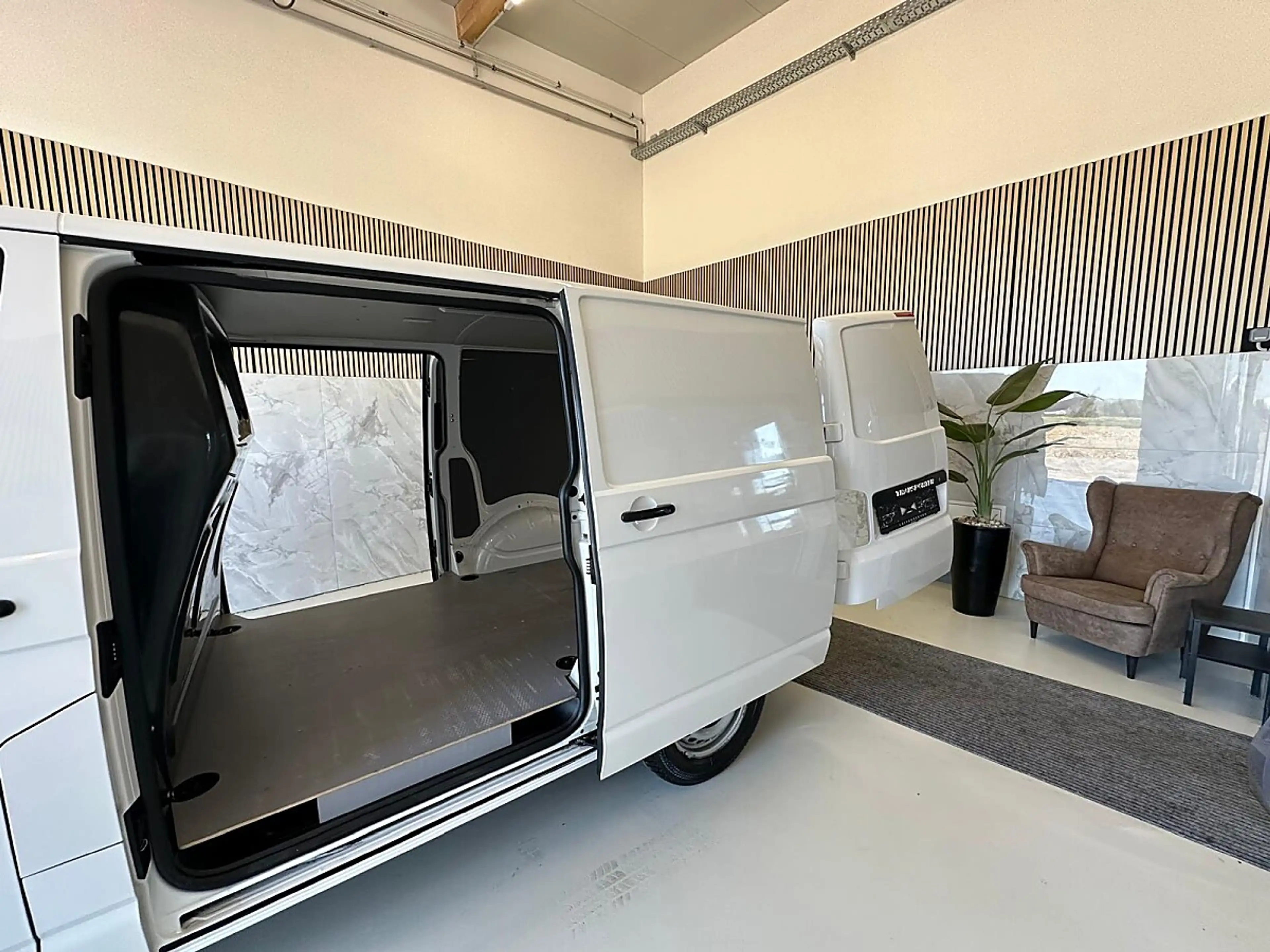Volkswagen T6.1 Transporter L1 Flügel Front Assist, Tempomat, Einparkhilfe,... — photo 3