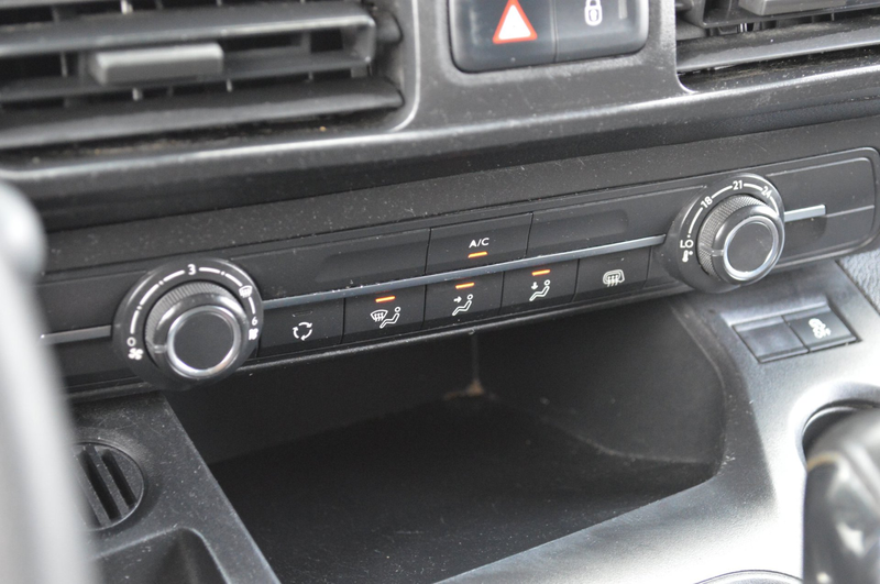 Peugeot Partner Carplay|Cruise|Airco|PDC — photo 28