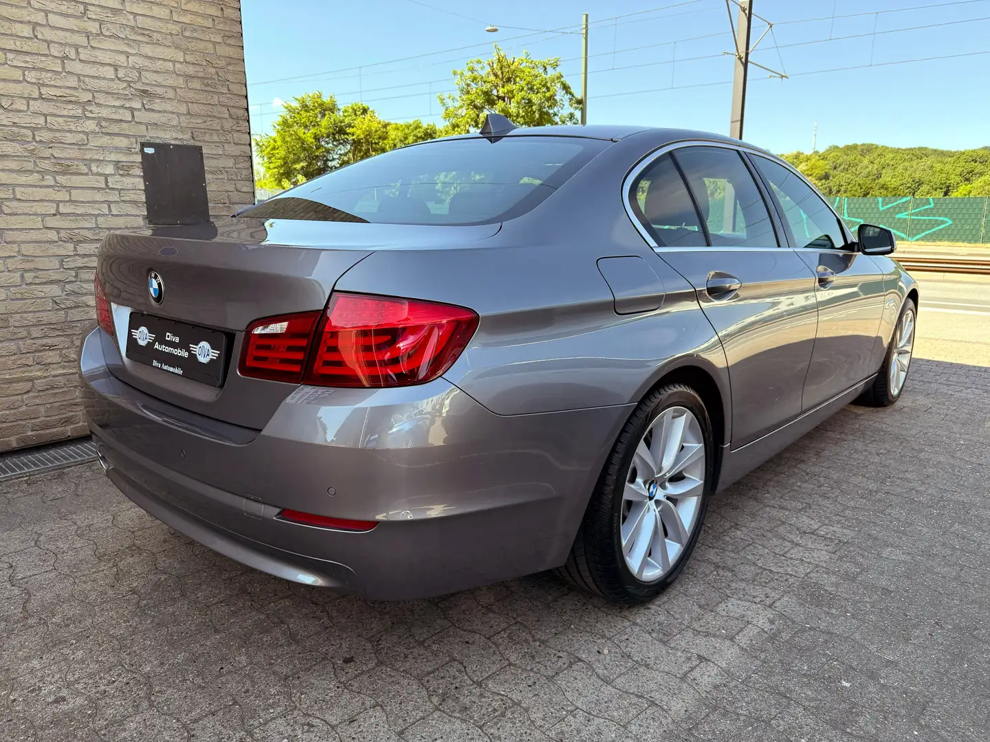 BMW 525 525 d Limousine Automatik, erst 64Tkm Grau - 2