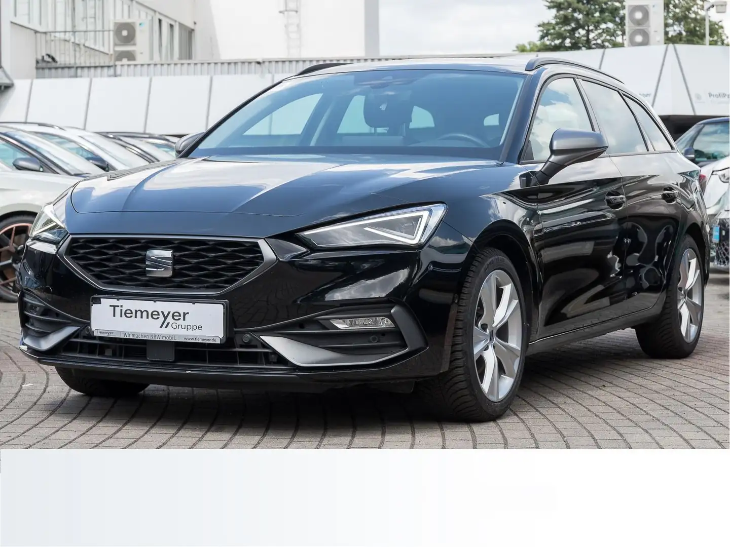 SEAT Leon Sportstourer 1.5 eTSI DSG FR MOD-2025 MATRI Schwarz - 2