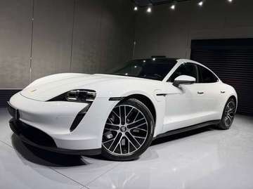 Taycan 4S 93.4 kWh PERFORMANCE BATTERIE PLUS//TOIT PANO//BOSE//