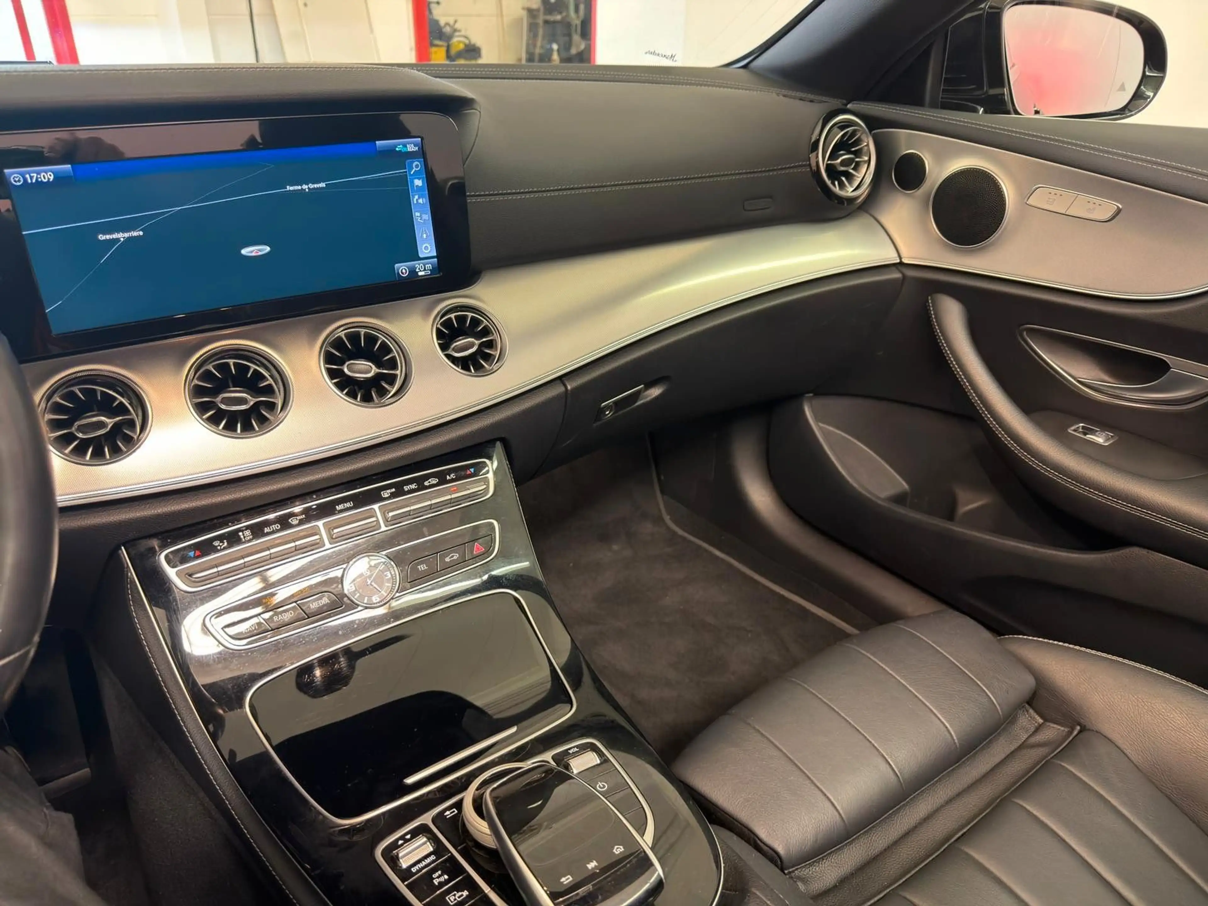 Mercedes-Benz E 200 Cabrio*NAVI*LEDER*R-KAM*SHZ*AIR-SCARF* — photo 9