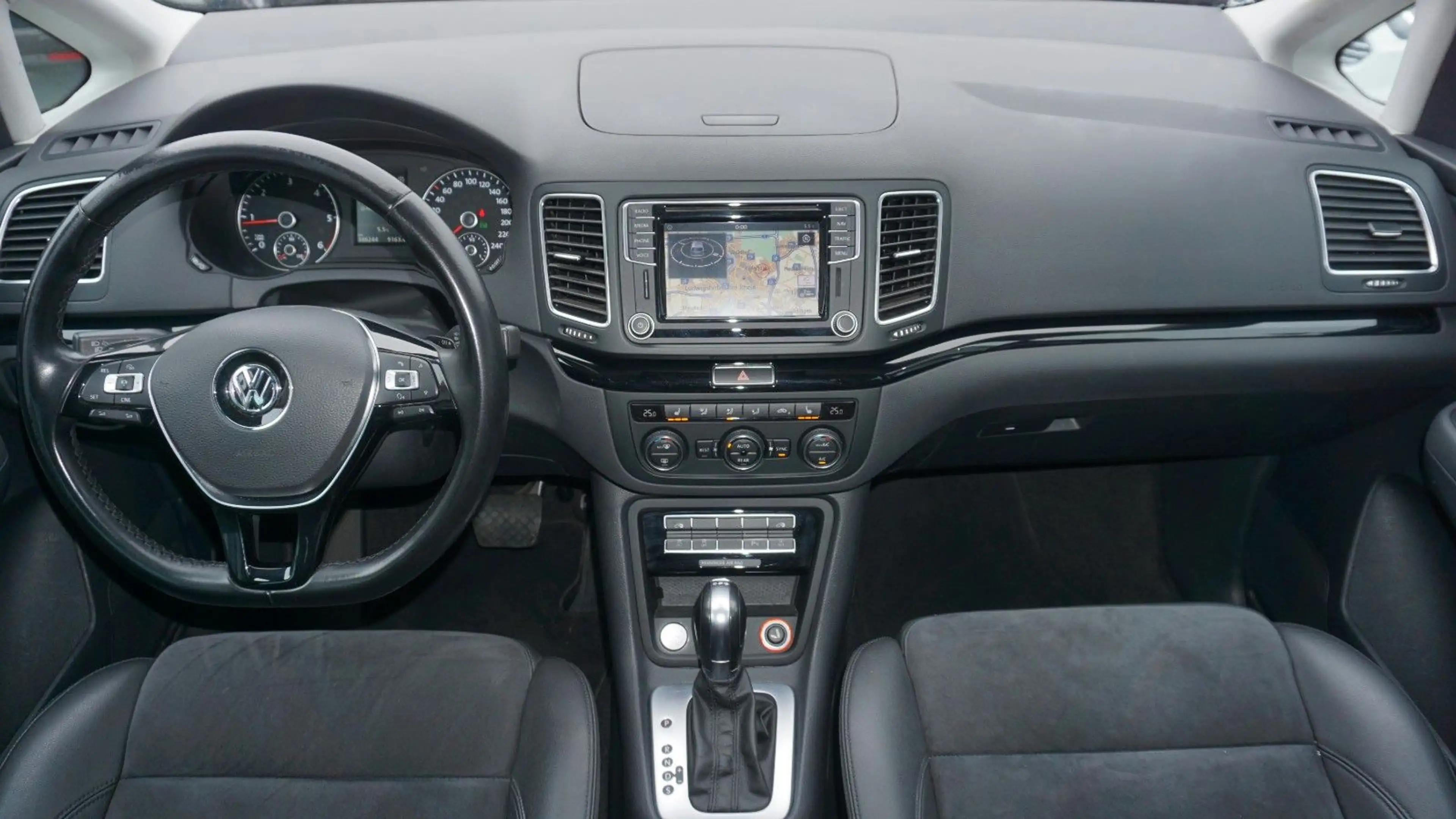 Volkswagen Sharan Highline*PDC*KAM*7-SITZER*DSG*ACC*NAVI!!! — photo 17