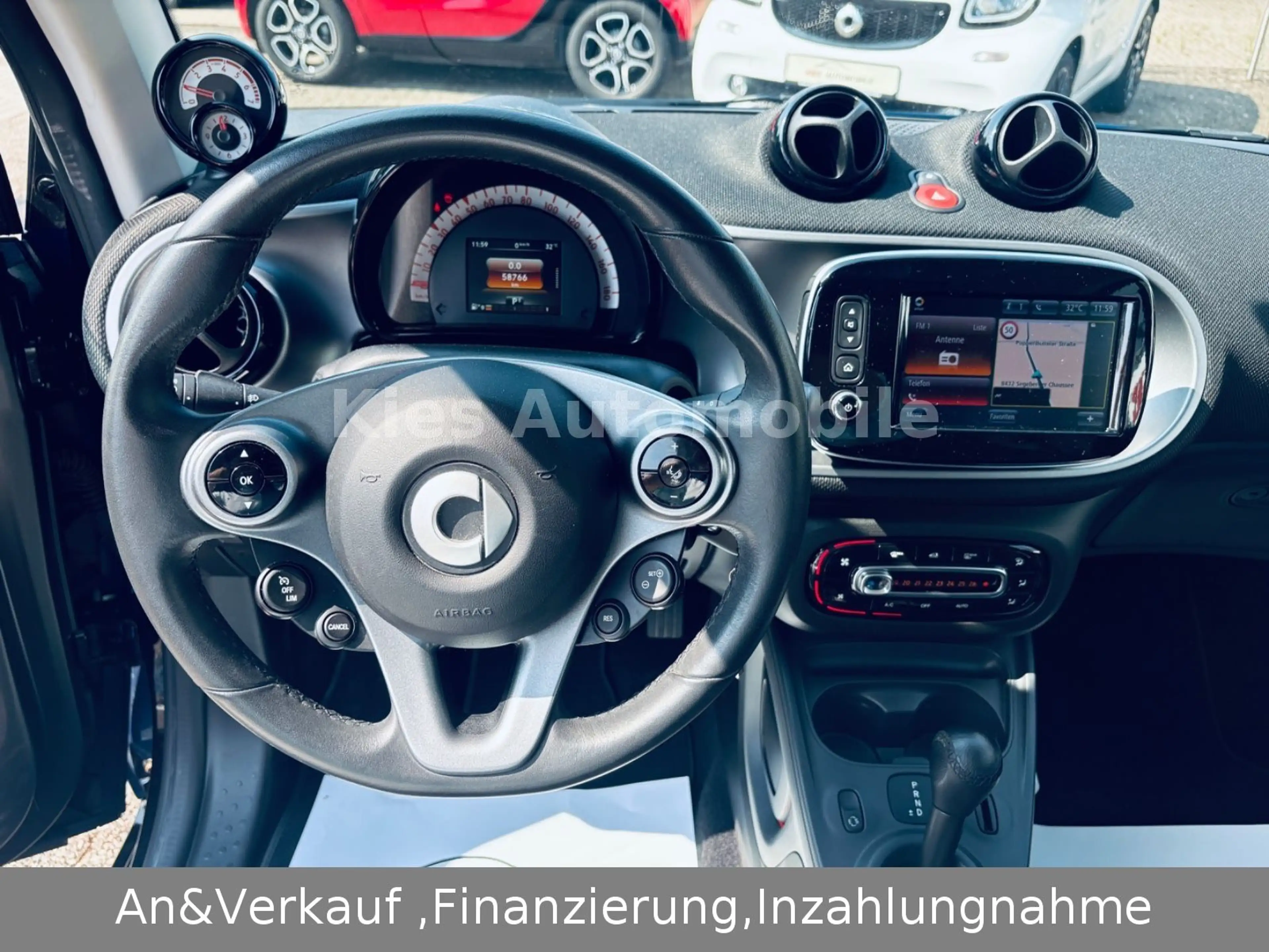smart forTwo Prime 90 Ps AUTOM/LEDER/NAVI/KAMERA/PANO — photo 13