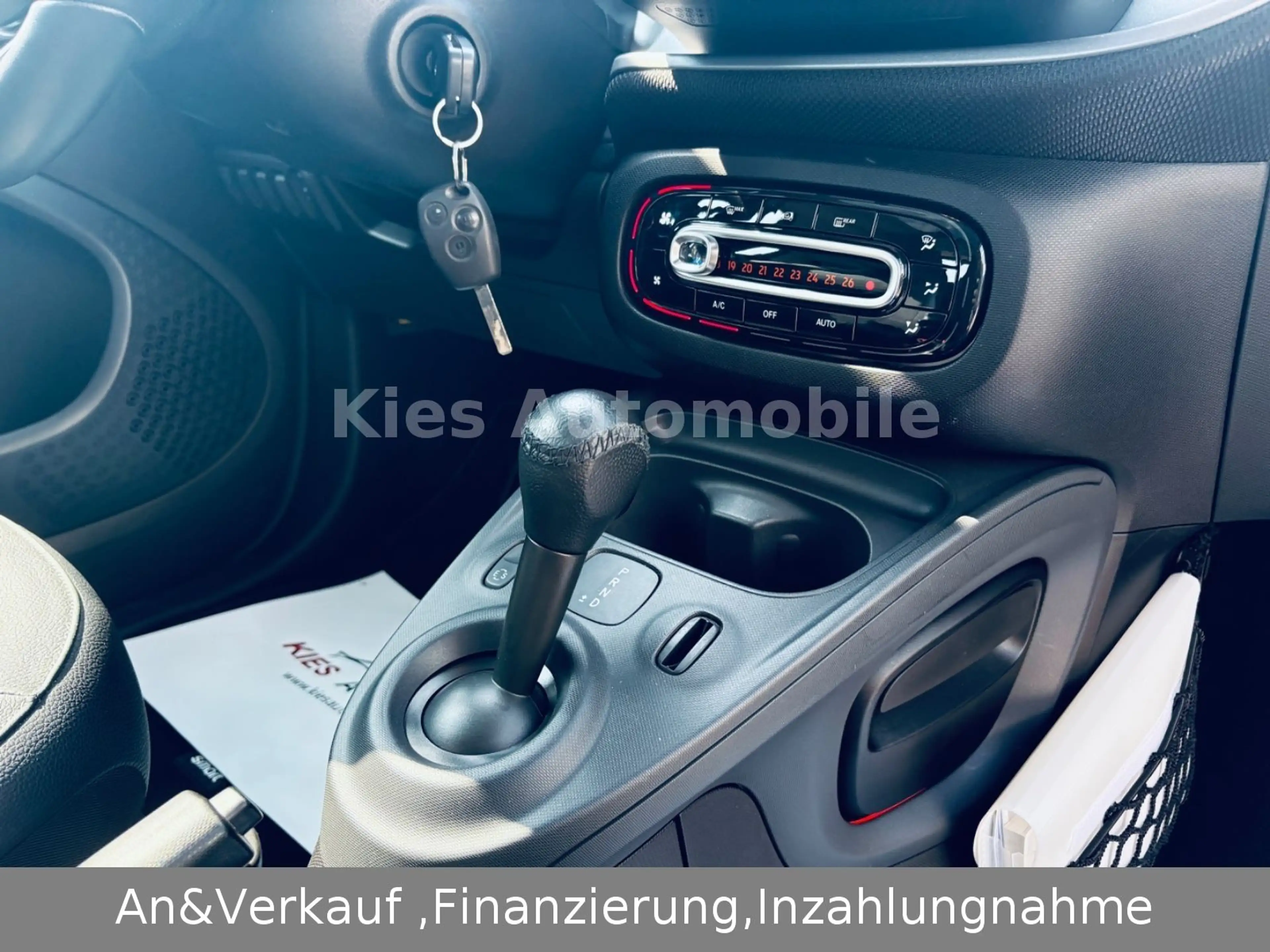 smart forTwo Prime 90 Ps AUTOM/LEDER/NAVI/KAMERA/PANO — photo 15