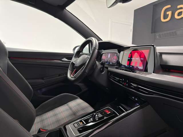Volkswagen Golf GTI — photo 13