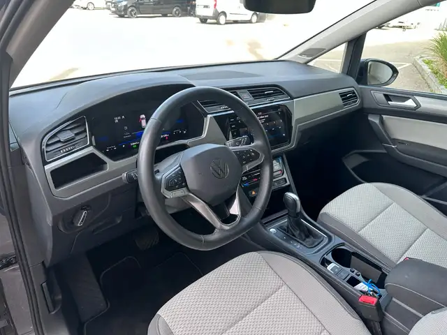 Volkswagen Touran view 13