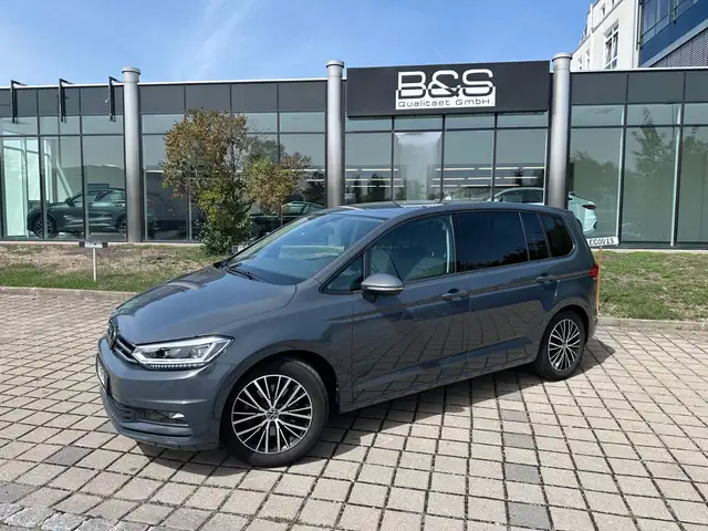 Volkswagen Touran view 5