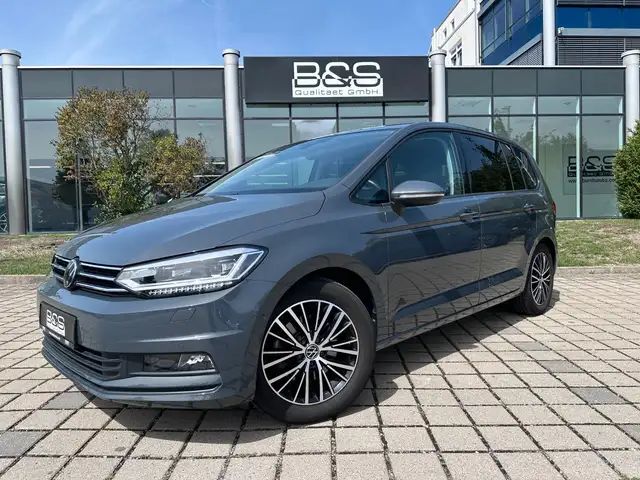 Volkswagen Touran main image