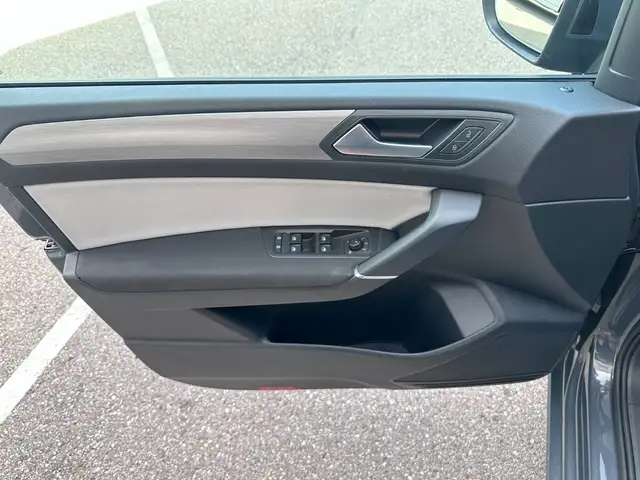 Volkswagen Touran view 12